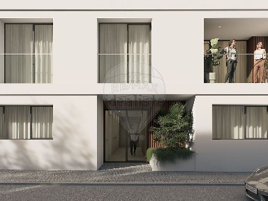 Apartamento T3 à venda na Rua Luís Calado Nunes, 24