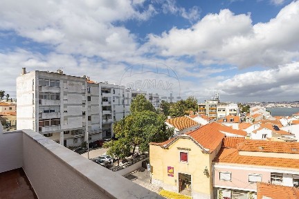 Apartamento T3 à venda na Rua Doutor Francisco Inácio Lopes