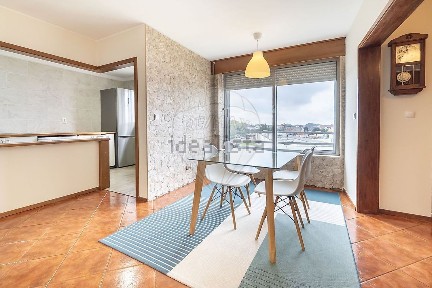 Apartamento T3 à venda na Avenida 25 de Abril