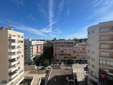 Arrendamento de apartamento T2 na Rua de Caires