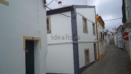 Moradia geminada à venda na Rua do Doutor Manuel Fratel s/n