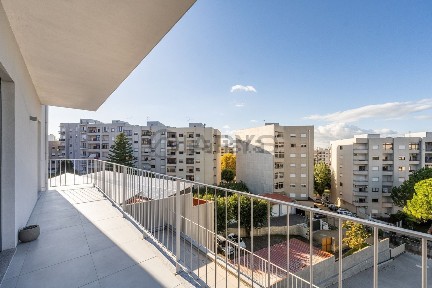 Apartamento T2 à venda na Rua Conselheiro Januário, 137