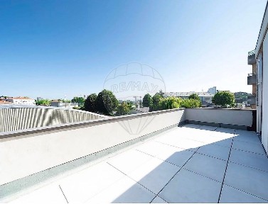 Apartamento T4 à venda nas Antas - Praça Velásquez