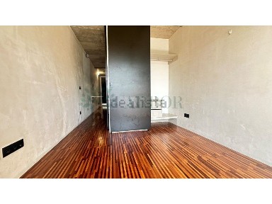 Apartamento T1 à venda na Rua de 25 Novembro de 1975