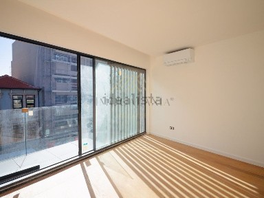 Apartamento T1 à venda na Avenida de Fernão de Magalhães