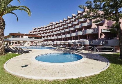 T0 Cond Fechado c/Piscina no Forte S João