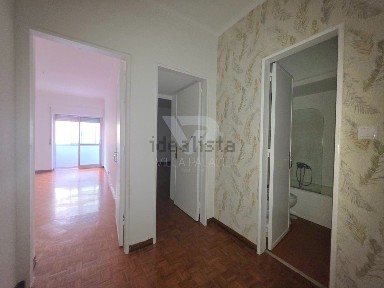 Arrendamento de apartamento T1 na Rua Luís Derouet, 18