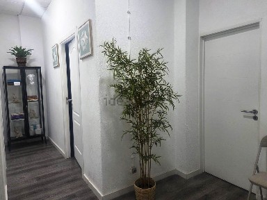 Arrendamento de espaço comercial na Avenida 25 de Abril, 60