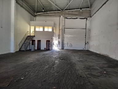 Arrendamento de armazém em Pontinha e Famões