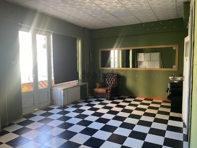 Arrendamento de espaço comercial na Rua do Vale Formoso, 80