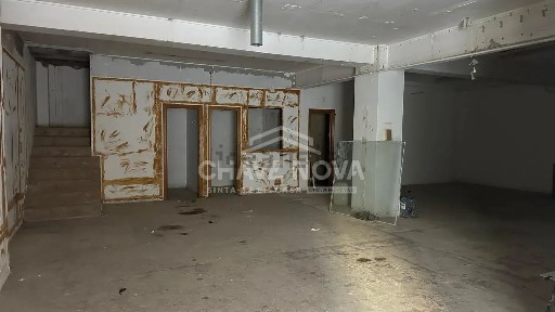 Arrendamento de espaço comercial na Rua Martins Barata