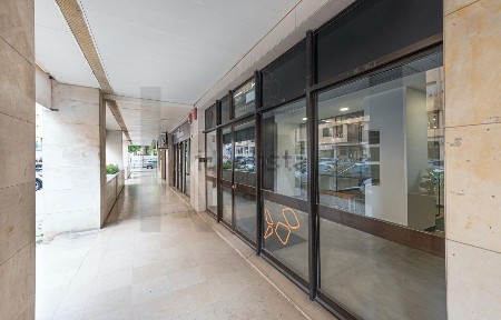 Arrendamento de espaço comercial na Rua Padre Américo, 8 C