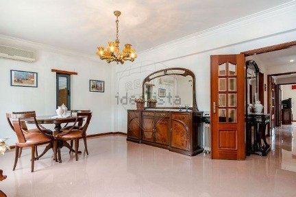 Arrendamento de apartamento T3 na Rua Vale de Flores