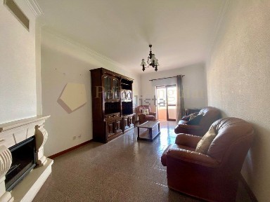 Arrendamento de apartamento T2 na Avenida Dom João II, 44 a