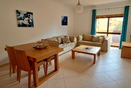 Arrendamento de apartamento T2 na Rua Joaquina Galaz Pimenta, 17