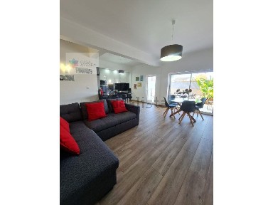 Arrendamento de apartamento T2 na Rua Terra Estreita, 11