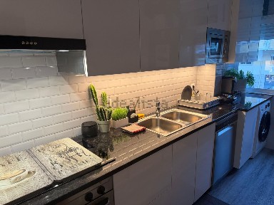 Arrendamento de apartamento T2 na Avenida Vitorino Nemésio, 8