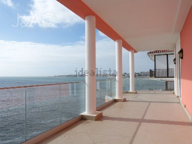 Arrendamento de apartamento T2 na Rua Costa Pinto