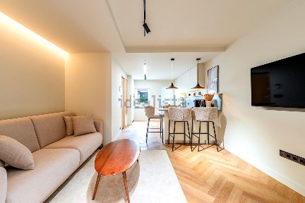 Arrendamento de apartamento T2 na Rua da Imprensa Nacional, 42