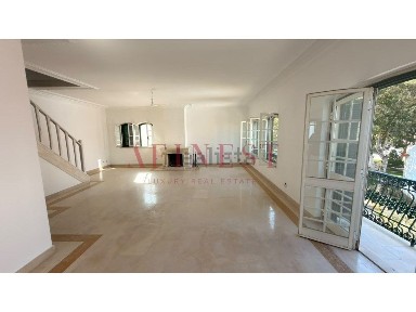 Arrendamento de apartamento T4 na Rua Luís Xavier Palmeirim
