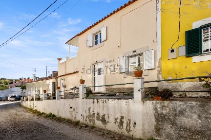 Moradia em banda à venda em Carvoeira e Carmões