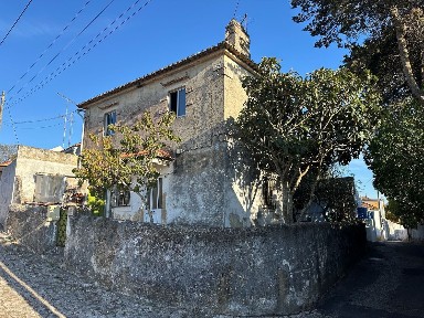 Moradia independente à venda na Travessa de São João