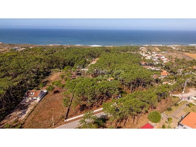 Moradia independente à venda na Estrada de São Julião