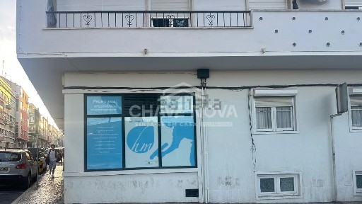 Arrendamento de espaço comercial na Rua Artur Ferreira da Silva, 2