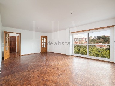 Apartamento T4 à venda na Rua Sanches da Gama