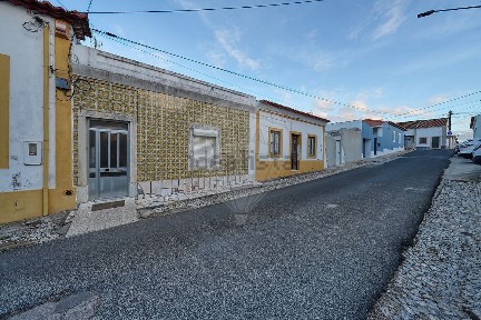Moradia independente à venda na Rua de Todos os Santos