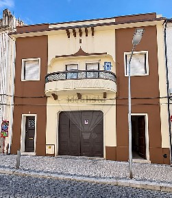 Moradia independente à venda na Avenida Visconde de Alverca