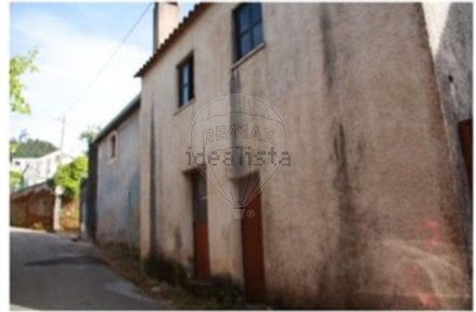Moradia independente à venda em Vila Nova