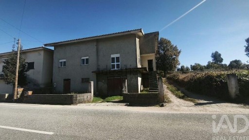 Moradia independente à venda em Lagos da Beira e Lajeosa