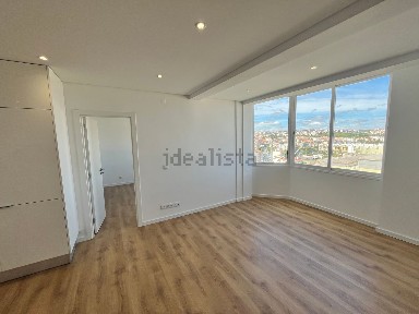 Apartamento T1 à venda na Avenida Doutor José Pontes