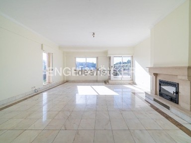 Apartamento T4 à venda no Alto dos Moinhos
