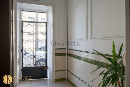 Apartamento T2 à venda na Rua Latino Coelho, 93