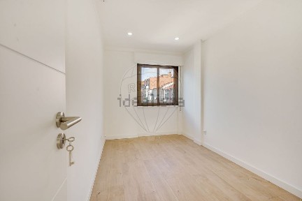 Apartamento T2 à venda na Rua Conselheiro Pequito