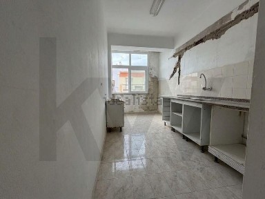 Apartamento T3 à venda na Rua António Aleixo s/n