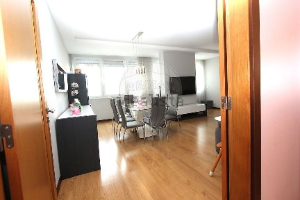 Apartamento T2 à venda na Rua Doutor Pereira Jardim