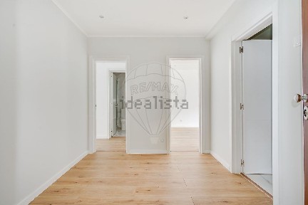 Apartamento T2 à venda na Avenida Marquês de Pombal