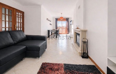 Apartamento T2 à venda na Praça do Relógio