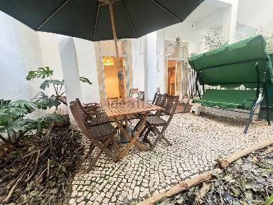 Apartamento T4 à venda na Rua Coelho da Rocha
