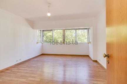 Apartamento T3 à venda na Praça Cidade de Díli, 6