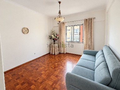 Apartamento T2 à venda na Rua Vasco da Gama, 13