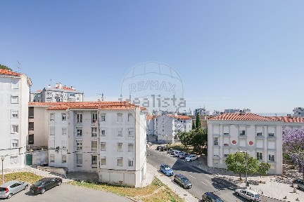 Apartamento T4 à venda na Praceta a