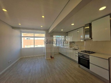Apartamento T2 à venda na Buraca