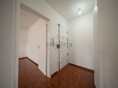 Apartamento T2 à venda na Praceta Dom João de Menezes