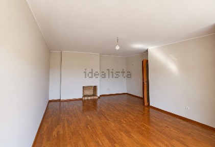 Arrendamento de apartamento T1 na Avenida Carlos de Oliveira Campos, 407