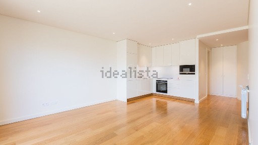 Arrendamento de apartamento T1 na Rua do Alto de Vila