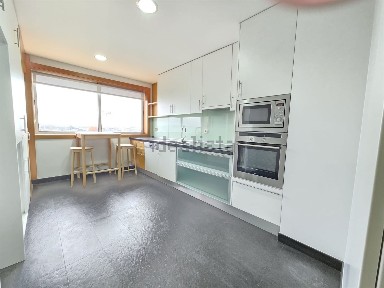 Arrendamento de apartamento T3 na General Torres